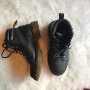 Dr. Martens Faora boot women’s size 8 excellent condition